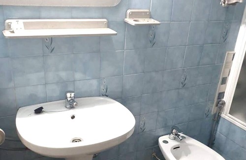 La Linea de la Concepcion Apartamento | Homerez - Appartement 500 m away from the beach for 5 ppl. with sea view