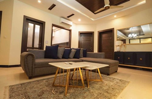 Islamabad Casa | 5-Bedroom Luxury Home by Homrise