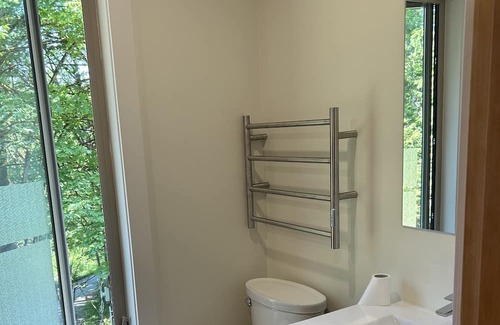 Salt Spring Island Cabaña | Sweet Salt Spring single level cottage; close to Cusheon Lake