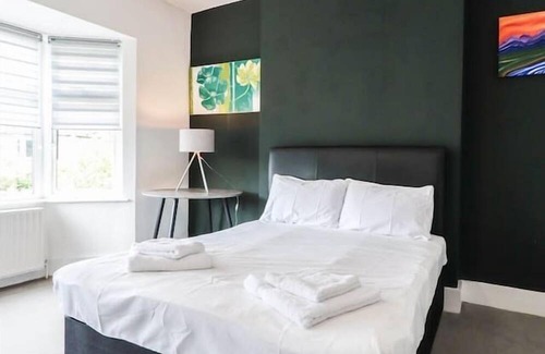 Leyton Casa | Exquisite Spacious 7BR Residence in Prime London