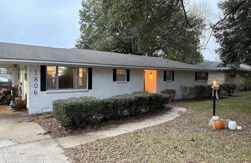 Stuttgart Casa | Cozy and homelike with a large back yard and great neighborhood