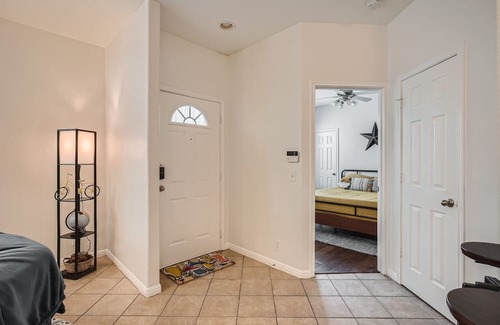 North Loop Casa | New Listing! 3/2 Centrally located Close to DT!