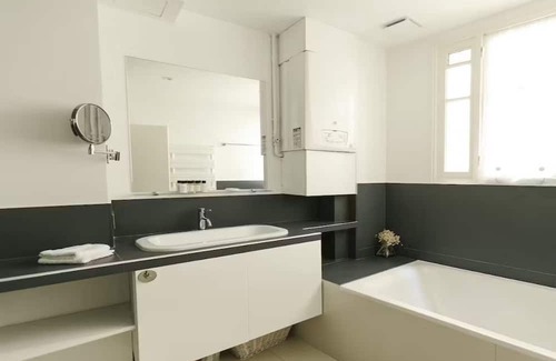 Quartier du Gros-Caillou Apartamento | A LUXURY YET TYPICAL PARISIAN CHARM-A SHORT WALK FROM EIFFEL-RUE SAINT DOMINIQUE