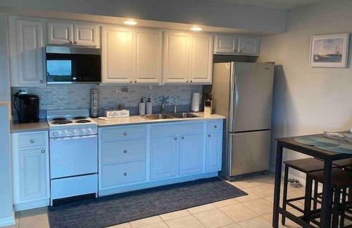 Point East Apartamento | 2 Bedroom 712136 by Houzlet