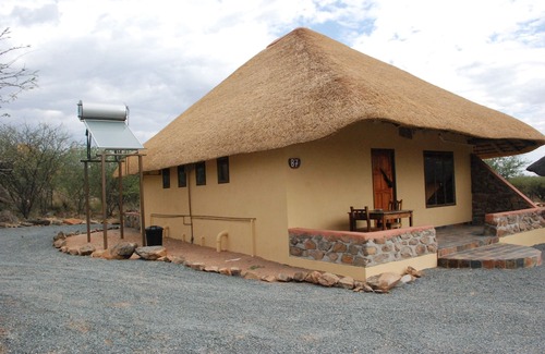 Kamanjab Alquiler De RV | Oppi-Koppi Restcamp