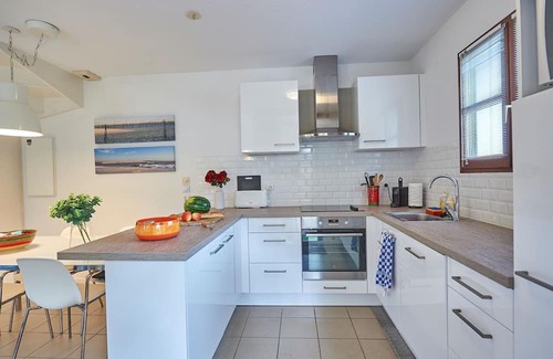 Salles Villa | Lujoso chalet con castillo