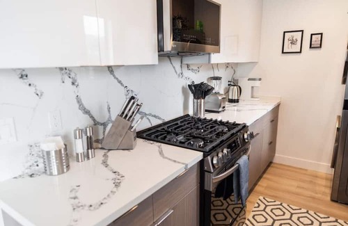 NoHo Arts District Apartamento | COZY URBAN RETREAT: NEWLY REMODELED 1BR NOHO APARTMENT w/ FENCED PATIO (p60)