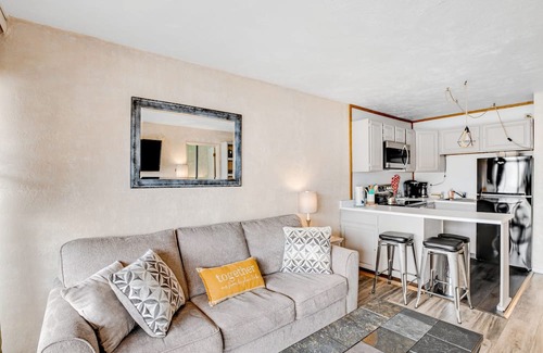 Neskowin Condominio | Oceanfront, dog-friendly condo with Proposal Rock view, balcony & beach access