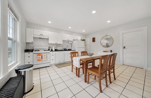 Allston Apartamento | 5BR 2BTH Bright & Spacious Apt in Brighton