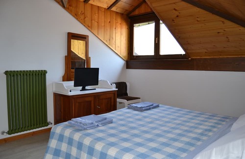 Monclassico Apartamento | Three-room apartment on the top floor of a villa
