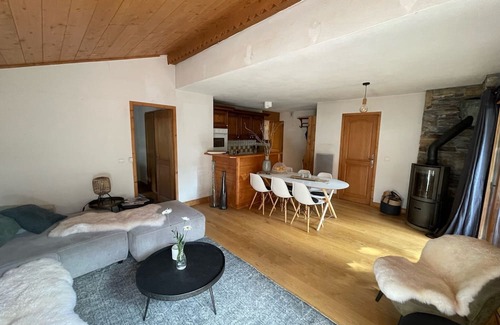 Les Praz-de-Chamonix Apartamento | Chalet Apartment With Garden and Free Parking, Opposite ski Lift and Golf Course