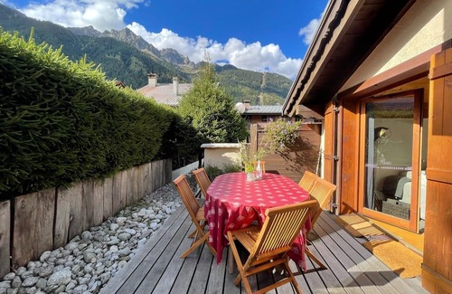 Les Praz-de-Chamonix Apartamento | Chalet Apartment With Garden and Free Parking, Opposite ski Lift and Golf Course