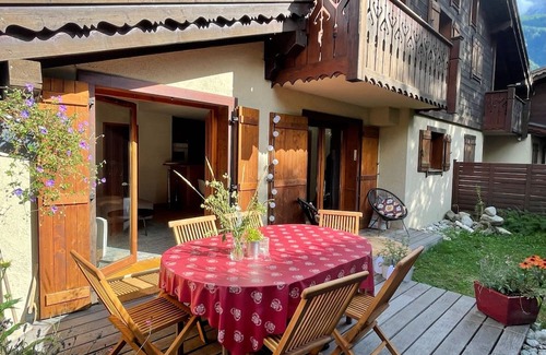 Les Praz-de-Chamonix Apartamento | Chalet Apartment With Garden and Free Parking, Opposite ski Lift and Golf Course