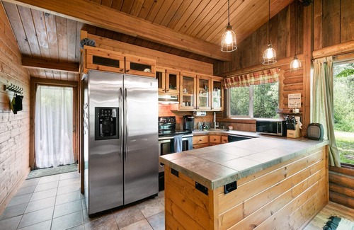 Gold Bar Cabina | The Lily Pad - rustic cabin for 2+pets, mountain view, river access