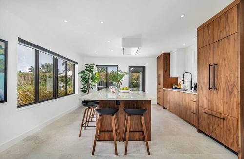 Lake Clarke Shores Casa | The Bird House - Lake Front in West Palm Beach!