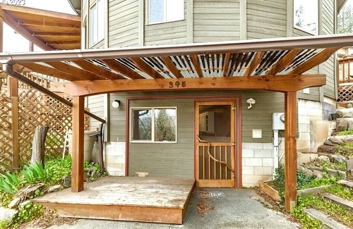 Ashland Casa | Monthly Single family house just blocks to Ashland's downtown