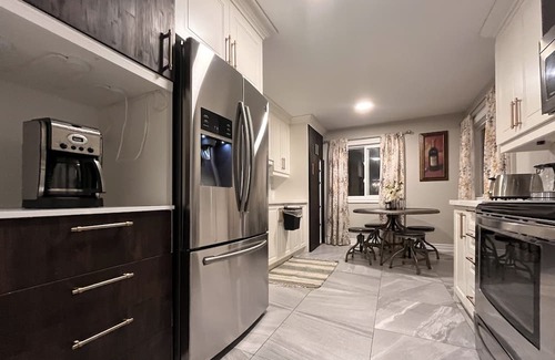Pickering Casa | Stylish 3bdrm, 2bth house with 2 parking House