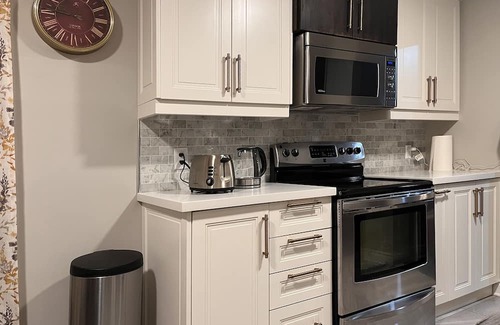 Pickering Casa | Stylish 3bdrm, 2bth house with 2 parking House