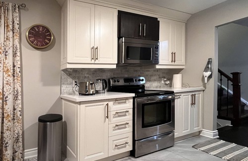 Pickering Casa | Stylish 3bdrm, 2bth house with 2 parking House
