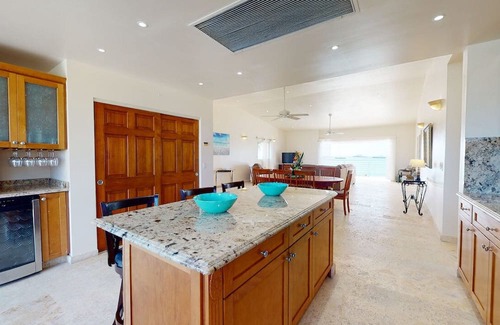 Simpson Bay Condominio | Lovely 3 Bedroom Beachfront Condo located at Coco's Beach Club!