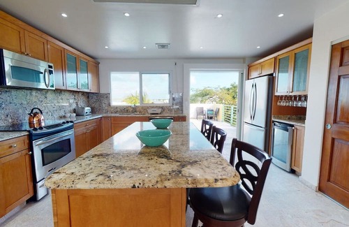 Simpson Bay Condominio | Lovely 3 Bedroom Beachfront Condo located at Coco's Beach Club!