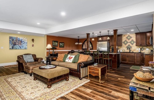 St. Stephens Apartamento | Globally Inspired Boutique Suite Warm, Unique and Welcoming🌎