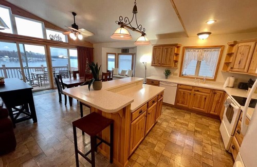 Hale Cabina | Lakefront Lookout on Sage Lake!