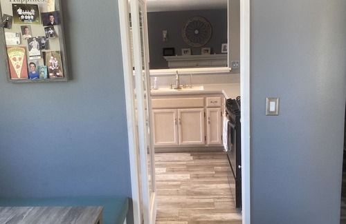 Valencia Casa | Quiet Family Friendly Home Close to Magic Mountain