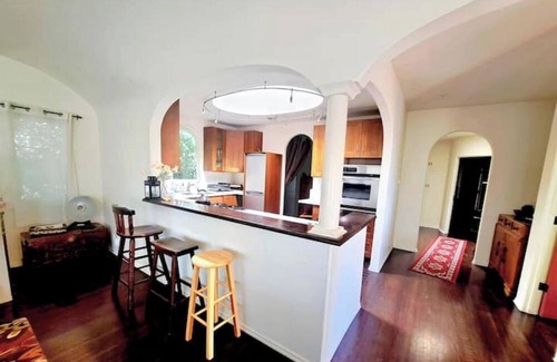Marina del Rey Villa | Italian Villa 3br/2BA Large house+ walk to beach