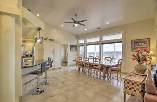 Chico Casa | Chic Paradise Home w/Terrace: 13 Mi to Wineries!