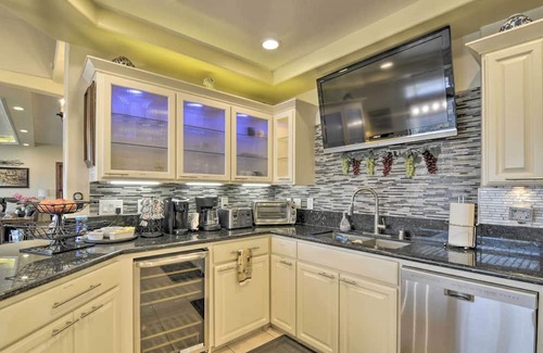 Chico Casa | Chic Paradise Home w/Terrace: 13 Mi to Wineries!