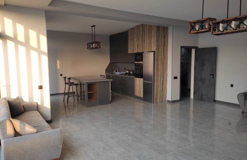 Baku Villa | Spacious 4-bedroom villa in charming Baku with AC