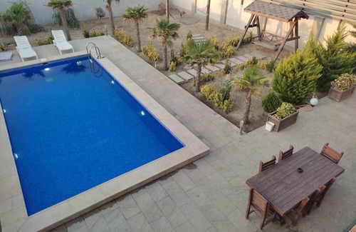 Baku Villa | Spacious 4-bedroom villa in charming Baku with AC