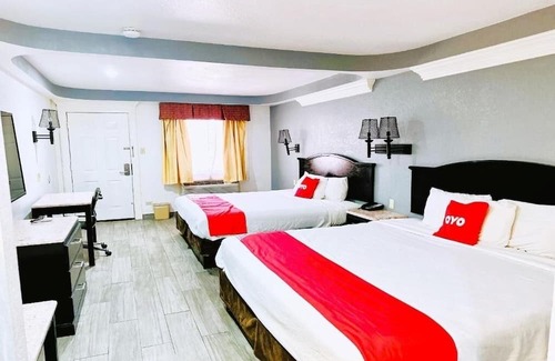Three Rivers Hotel | Comfort and Convenience! Pet Friendly Stay with Parking & Pool