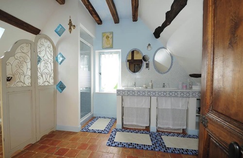 Saint-Germain-des-Grois Cama Y Desayuno | Superb percheronne house surrounded by greenery. the fireplace will warm you up.