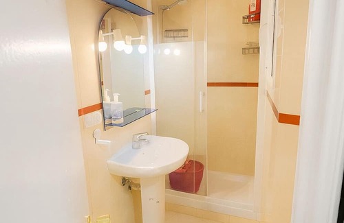 Ciudad Jardin Apartamento | Bright and comfortable apartment in the heart of Madrid