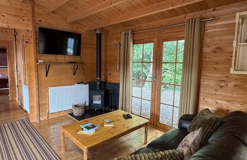 Waterlooville Cabina | Rustic Log Cabin Hideaway – Romantic Couples’ Retreat in South Downs