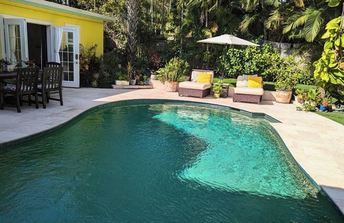 Hendricks and Venice Isles Cabaña | Charming 1-bedroom Cottage in downtown FT. Lauderdale with pool and backyard.