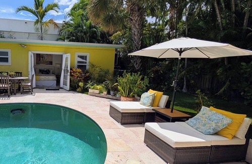 Hendricks and Venice Isles Cabaña | Charming 1-bedroom Cottage in downtown FT. Lauderdale with pool and backyard.