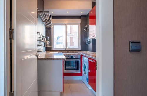 Torrenueva Apartamento | Apartment 'Frente Al Mar Y A Pie De Playa' with Balcony, Wi-Fi and Air Conditioning