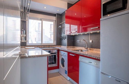 Torrenueva Apartamento | Apartment 'Frente Al Mar Y A Pie De Playa' with Balcony, Wi-Fi and Air Conditioning