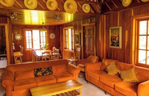 Cerro Punta Apartamento | Cabin in Cerro Punta 6BR, Fireplace, Hiking