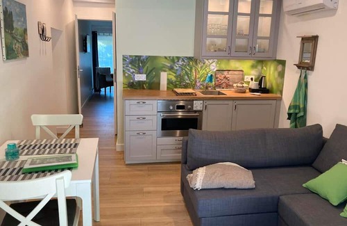 Puget Cabaña | Cottage 'Le Romarin' with Shared Pool, Wi-Fi and Air Conditioning