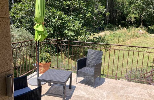 Puget Cabaña | Cottage 'Le Romarin' with Shared Pool, Wi-Fi and Air Conditioning