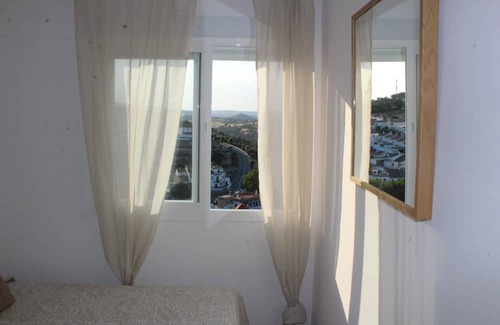 El Castillo de las Guardas Casa | Holiday Home 'Casa Castillo De Las Guardas' with Mountain View, Wi-Fi and Air Conditioning