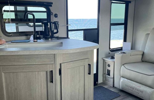 Port Medway Casa | Bold oceanfront! New well equipped trailer set up for your dream vacation!