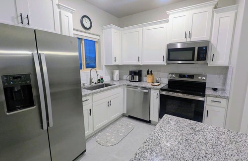 Las Cruces Casa | Modern 2BR/2BA + Office Home Walk to Red Hawk Golf Club, Near NMSU & White Sands