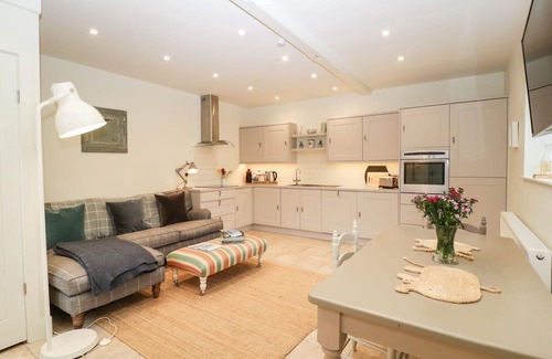 Langport Cabaña | THE END, romantic, character holiday cottage in Langport