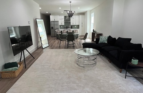 Mechanicsville Casa | Minimalist Retreat in the Heart of ATL