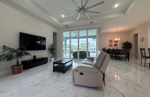 Port Charlotte Casa | Waterfront Canal House - Port Charlotte with AC and Pool